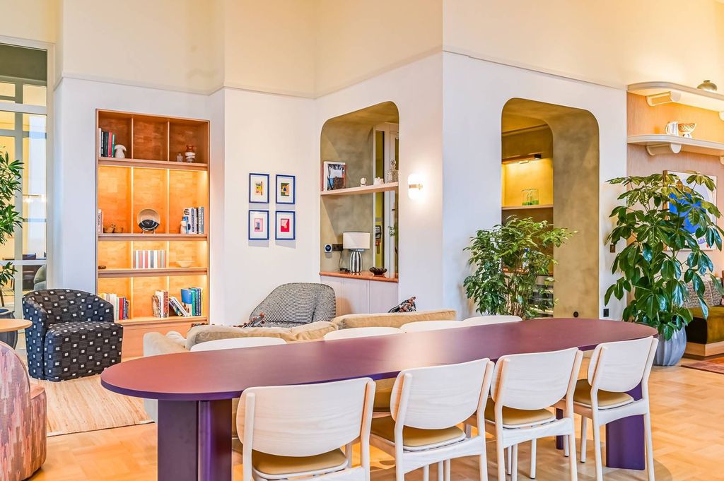 Property photo 2 of 21