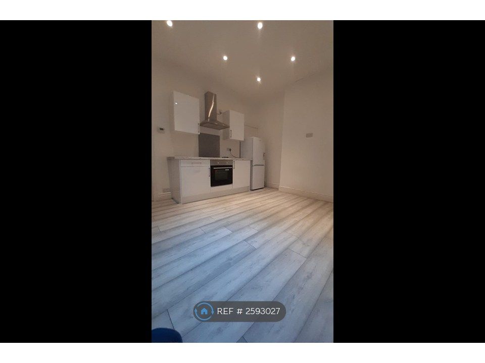 Property photo 2 of 32