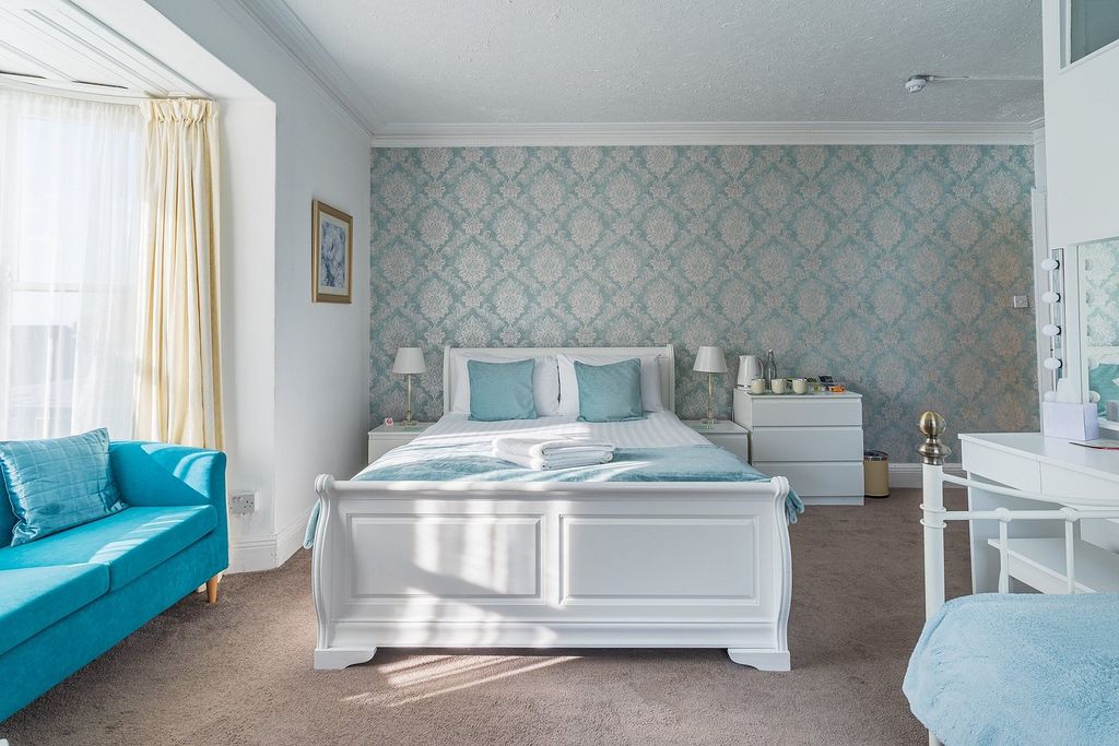 Property photo 3 of 12