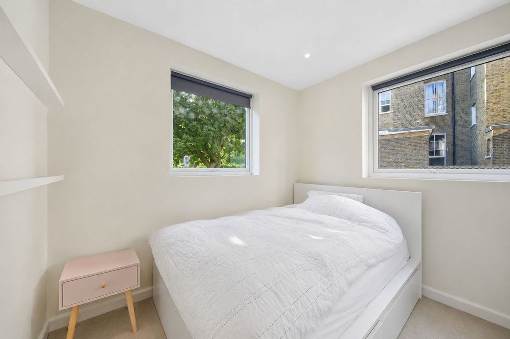 Property photo 3 of 6 Principal Bedroom