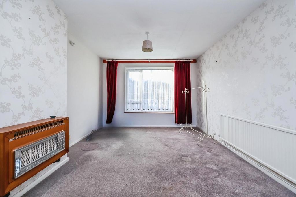 Property photo 2 of 9 Lounge