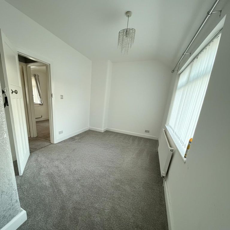 Property photo 2 of 4 Bedroom.Jpg