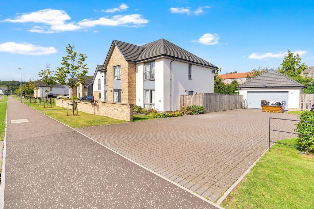 Property photo 1 of 79