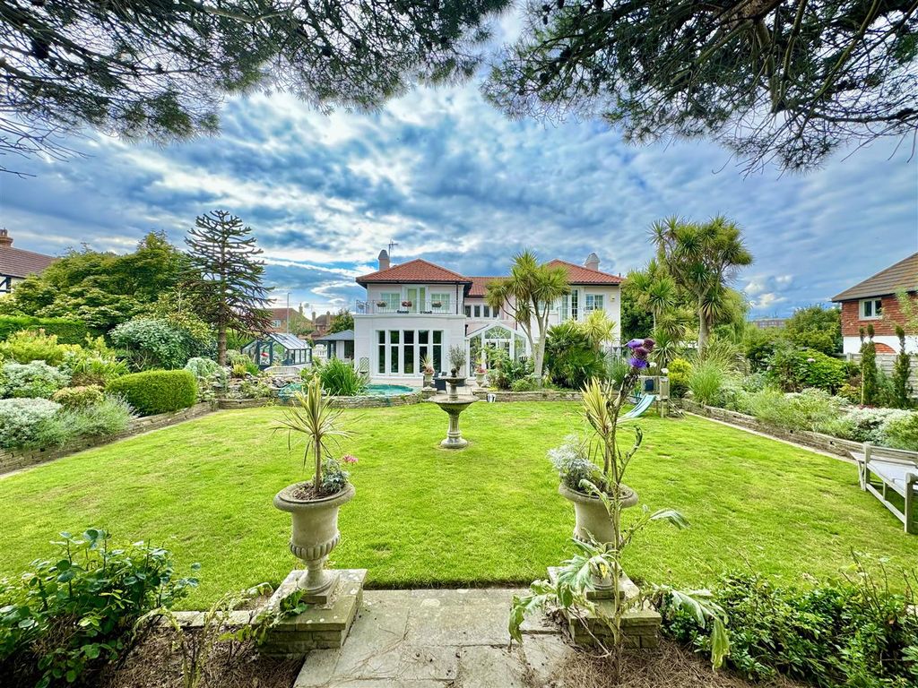 Property photo 2 of 56