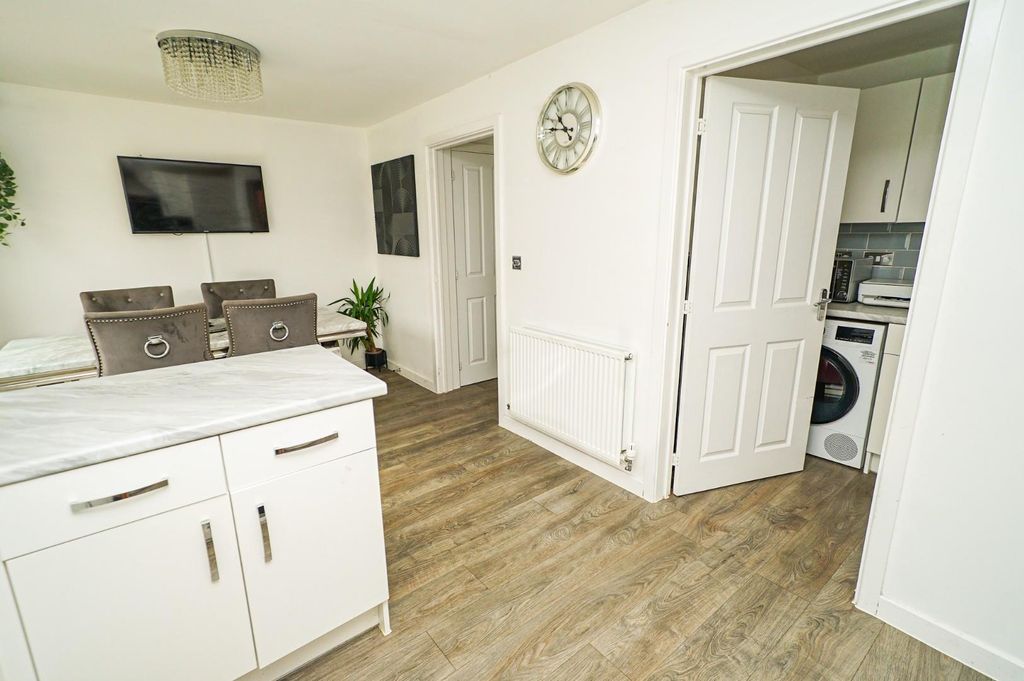 Property photo 2 of 26