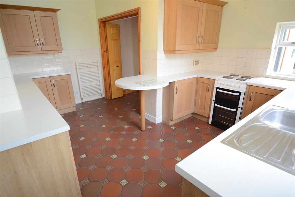 Property photo 3 of 15 Kitchen