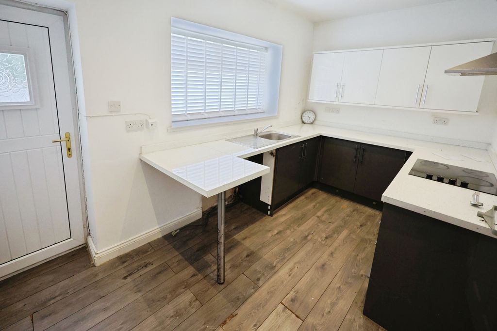 Property photo 3 of 8 Pbox-Img.Jpg