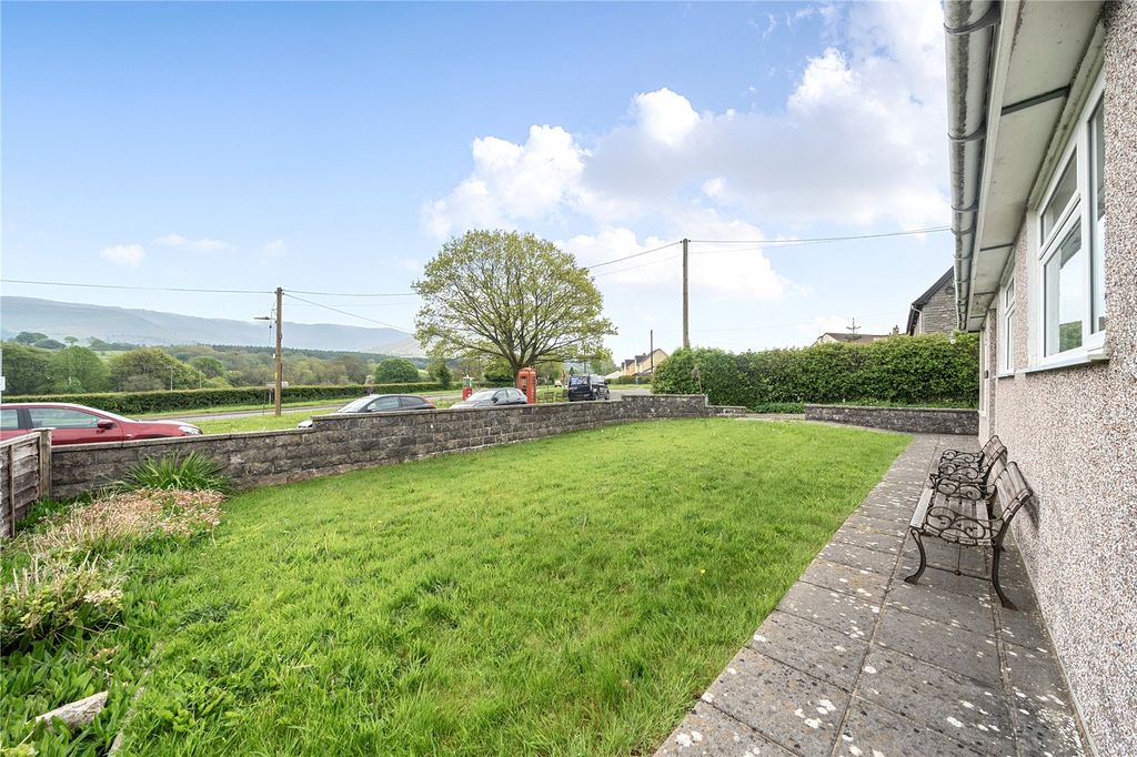 Property photo 2 of 19 Picture No. 15