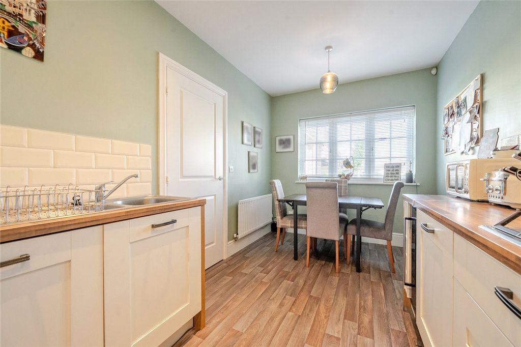 Property photo 3 of 18 Dining Kitchen