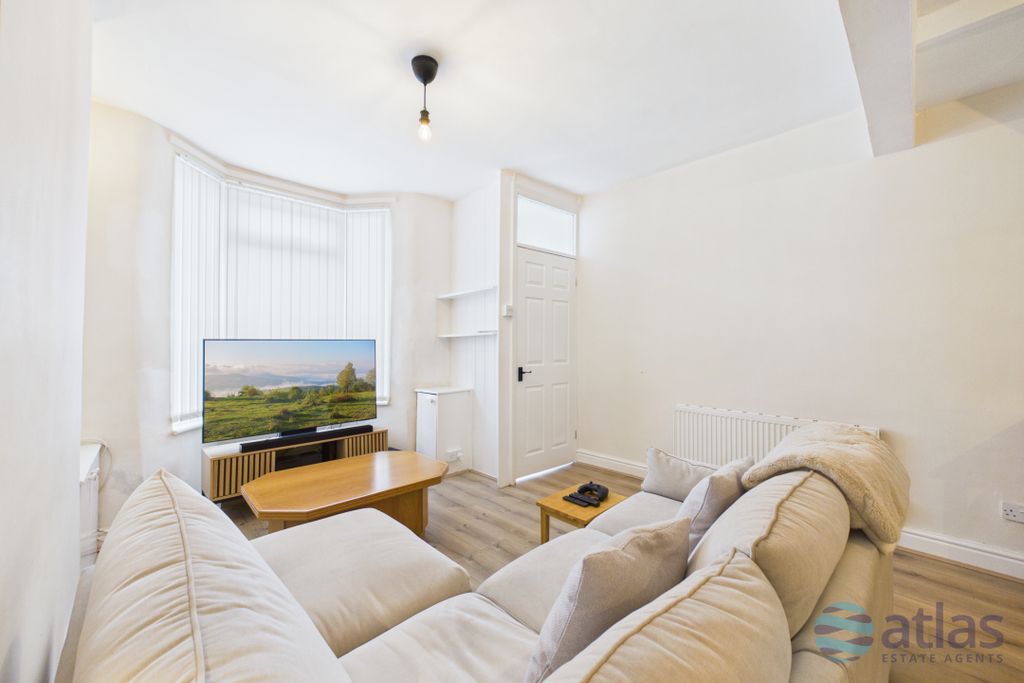 Property photo 2 of 15 Living Space