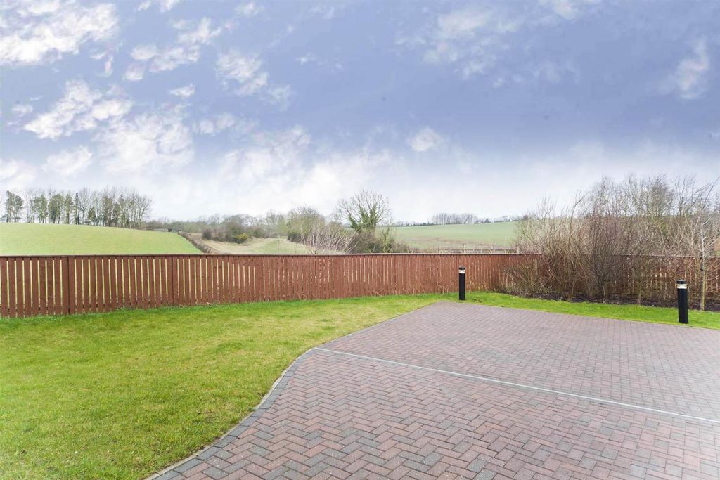 Property photo 2 of 34