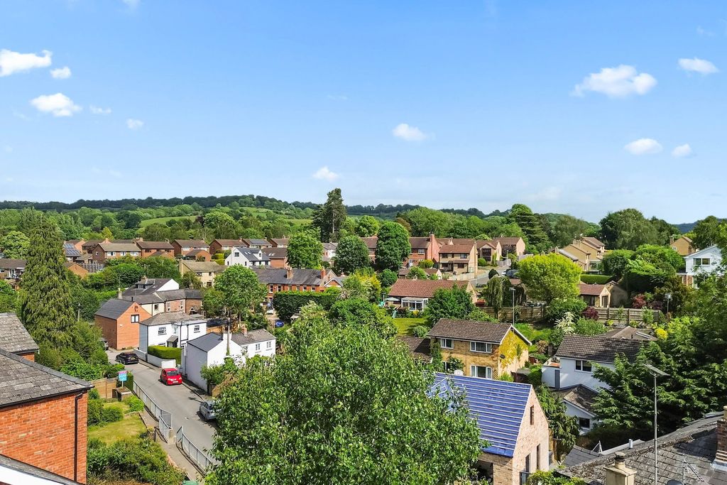 Property photo 2 of 25