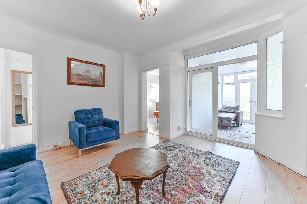 Property photo 3 of 12