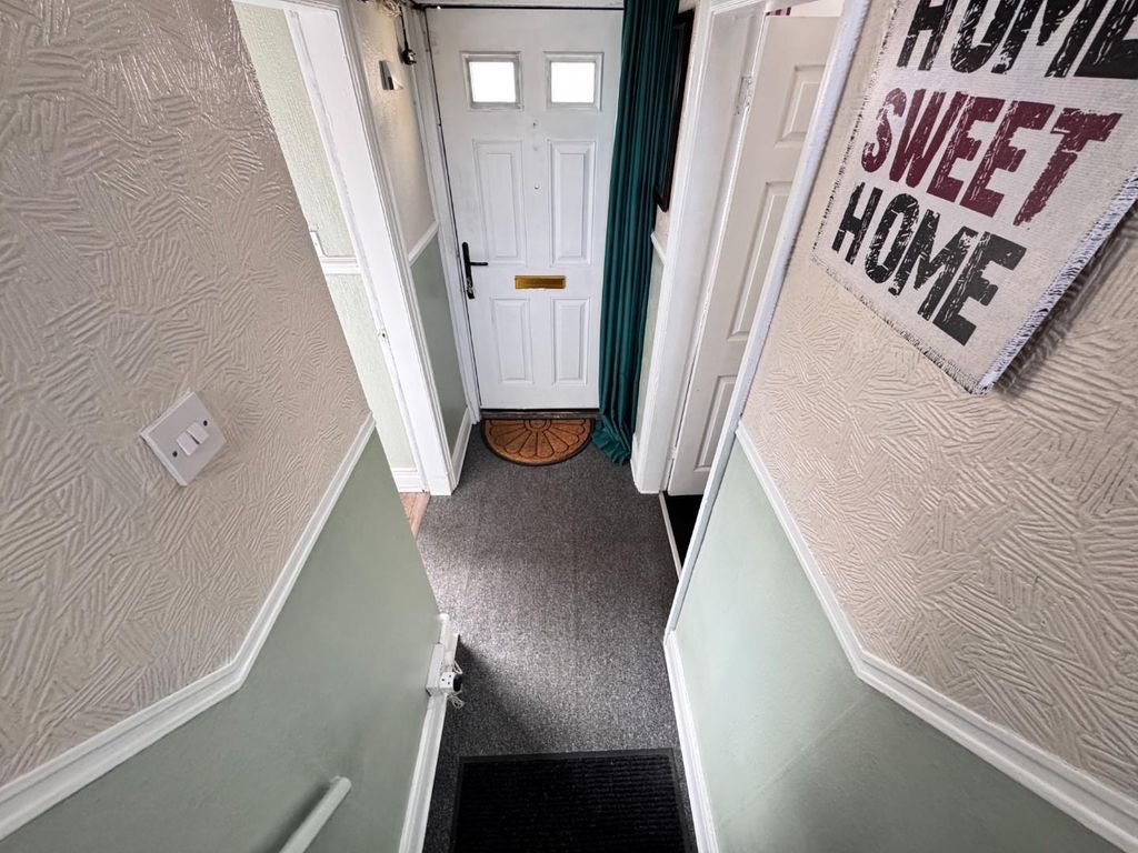Property photo 2 of 10 Hall