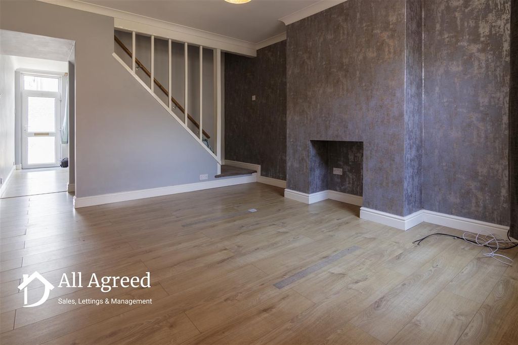 Property photo 3 of 12 Dining Room