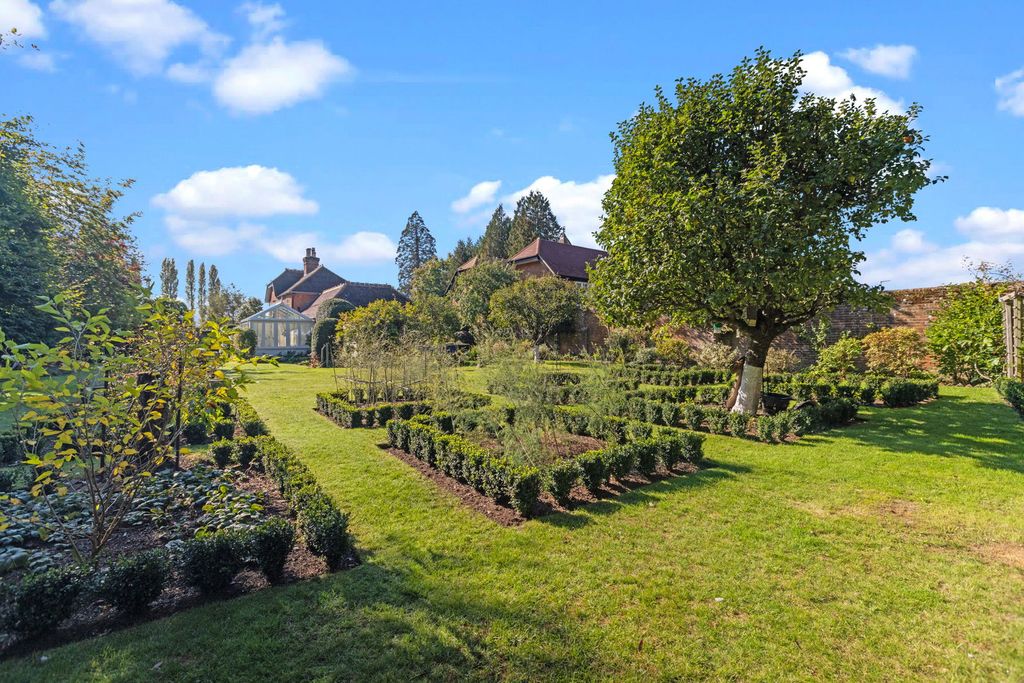 Property photo 2 of 34