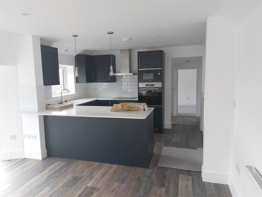 Property photo 3 of 14 Kitchen