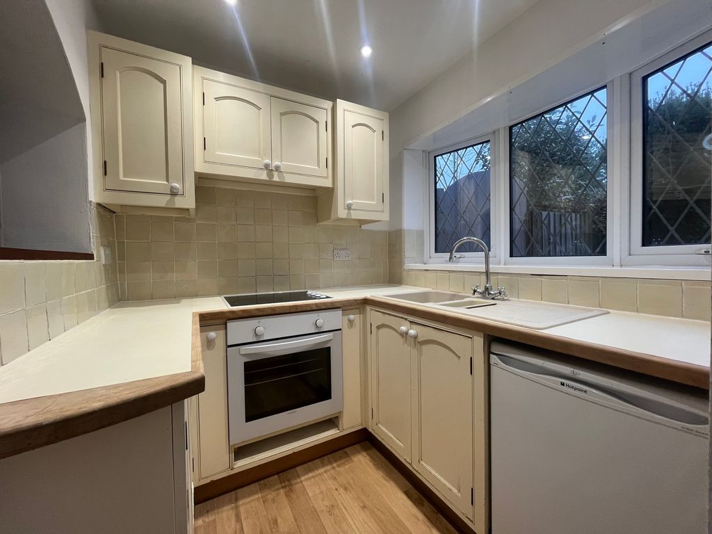 Property photo 2 of 9 Kitchen