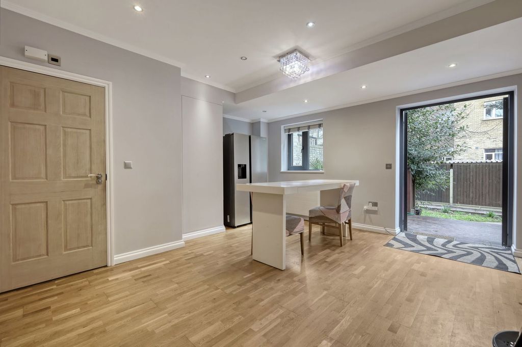 Property photo 2 of 35