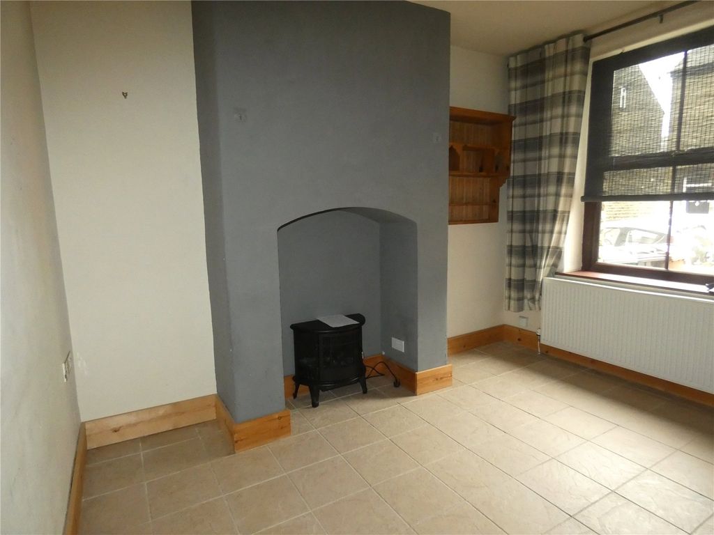 Property photo 3 of 8 Lounge