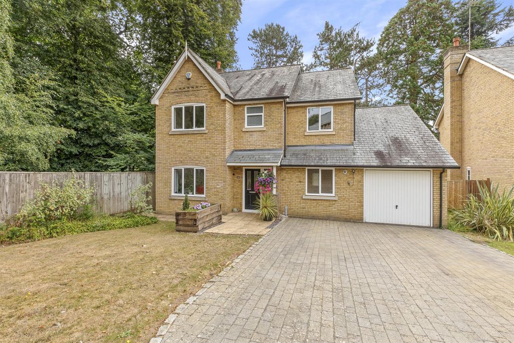 Property photo 1 of 24 28 De Havilland Drive, Hp15 7Fp-24.Jpg