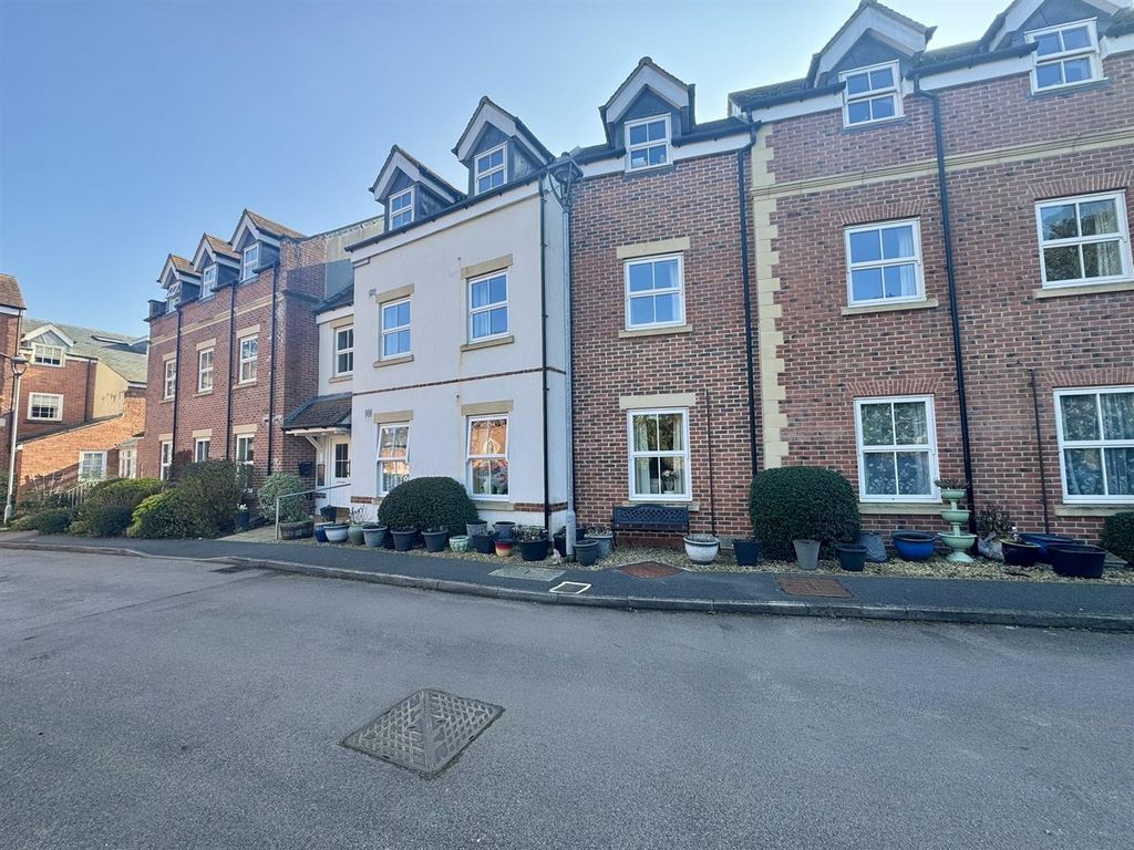 Property photo 1 of 9 Front Aspect