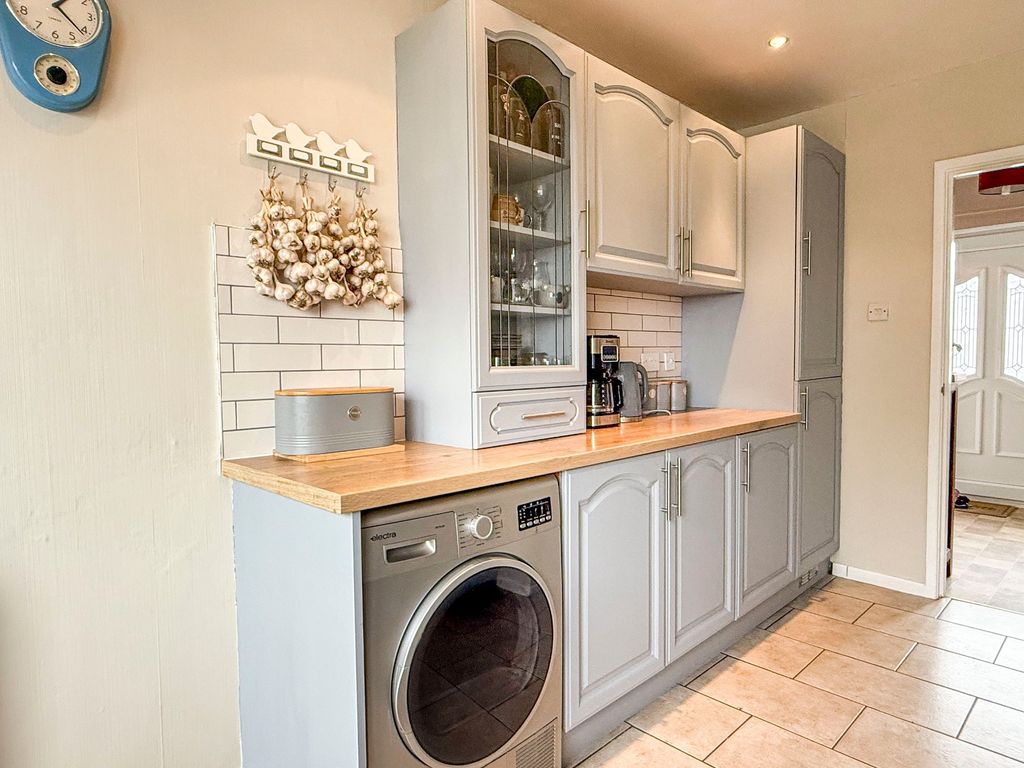 Property photo 3 of 37