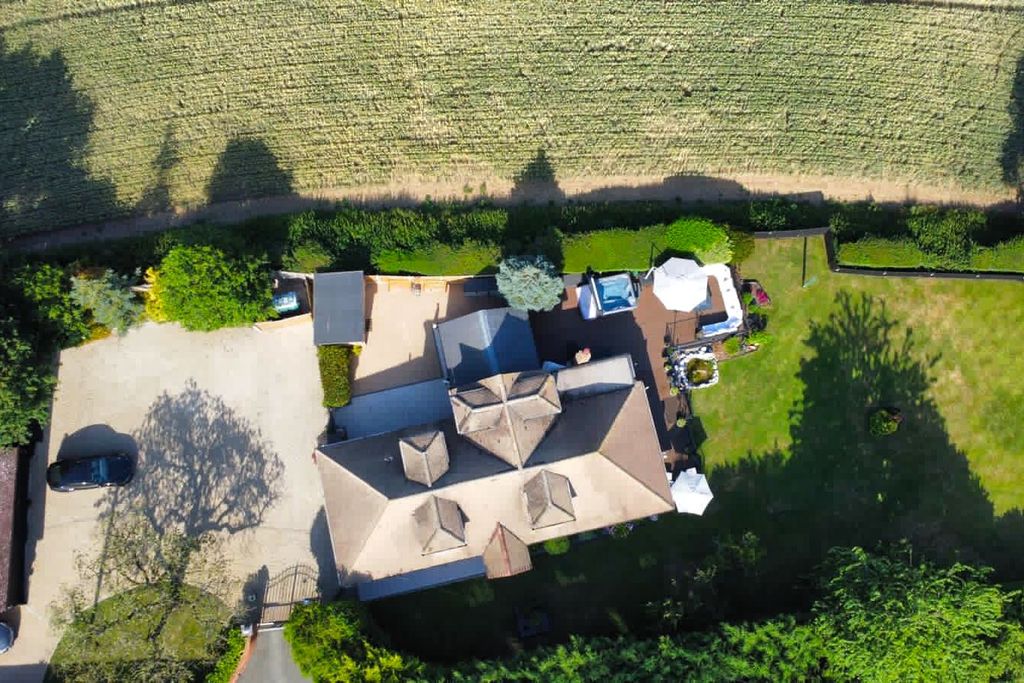 Property photo 2 of 41