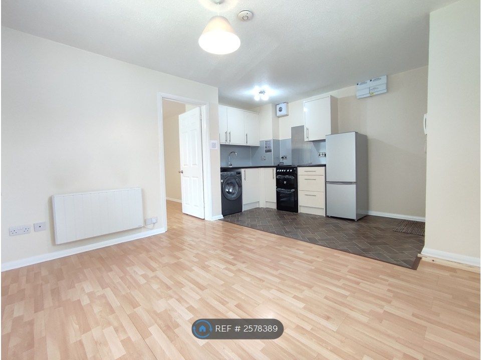 Property photo 3 of 6 Lounge Kitchen