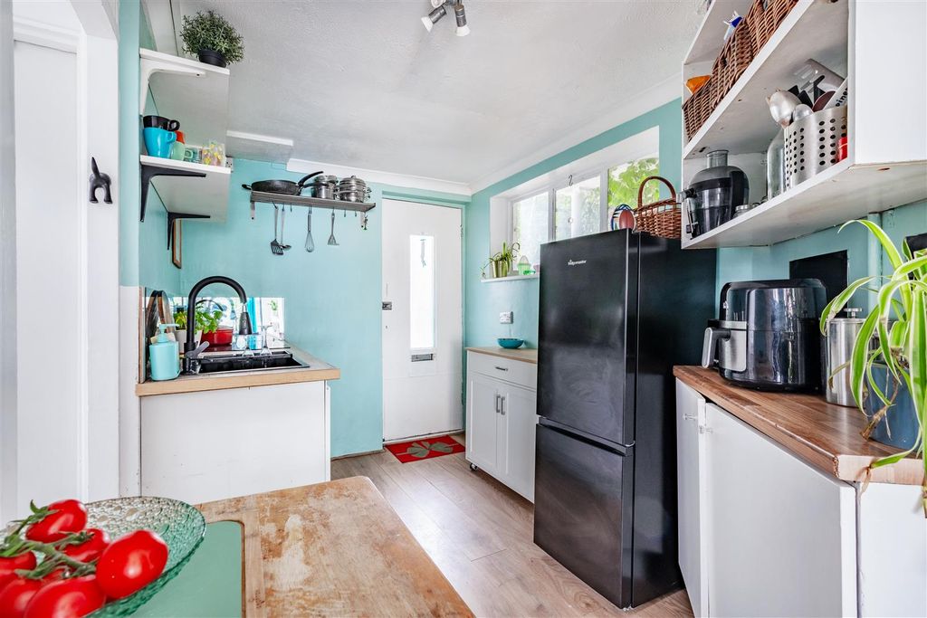 Property photo 3 of 12 Kitchen