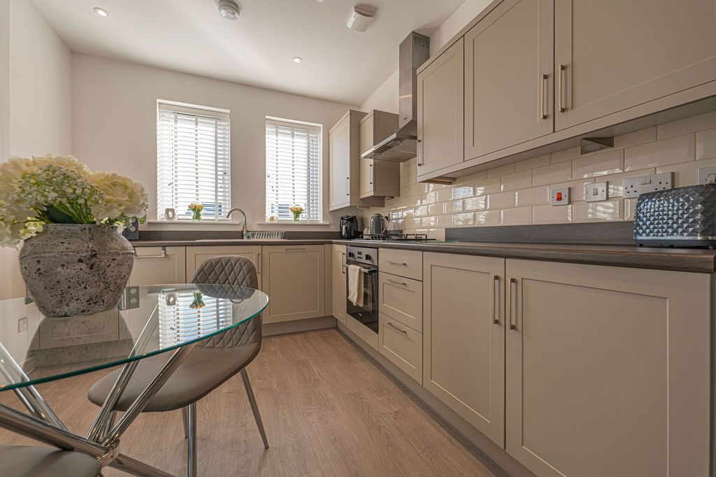 Property photo 2 of 23