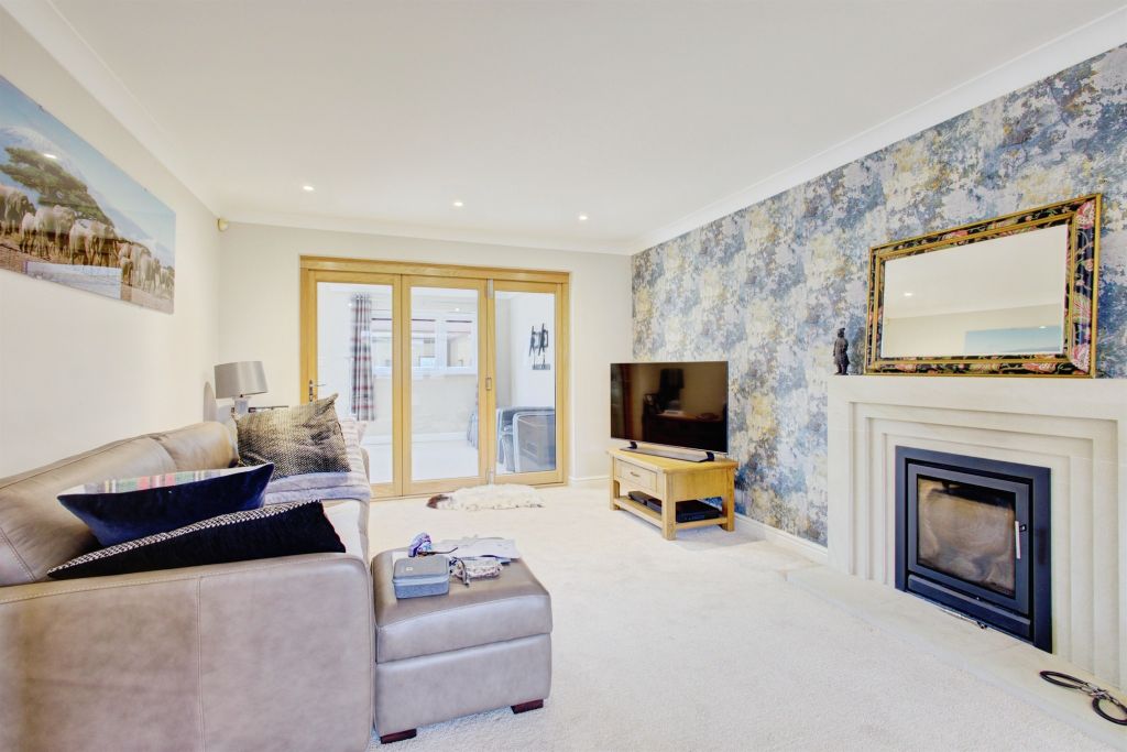 Property photo 2 of 25