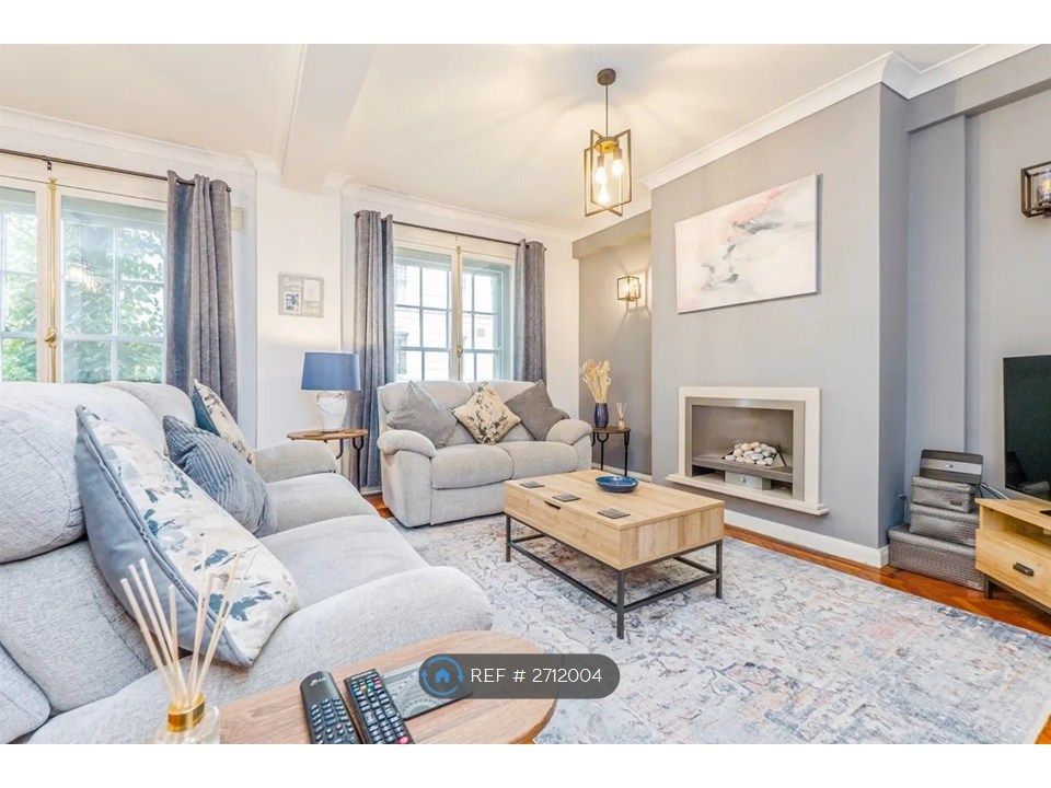 Property photo 3 of 14 Living Room 3