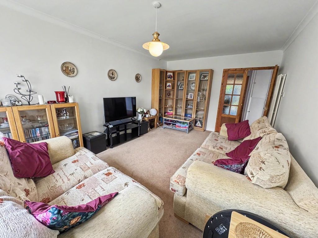 Property photo 3 of 33