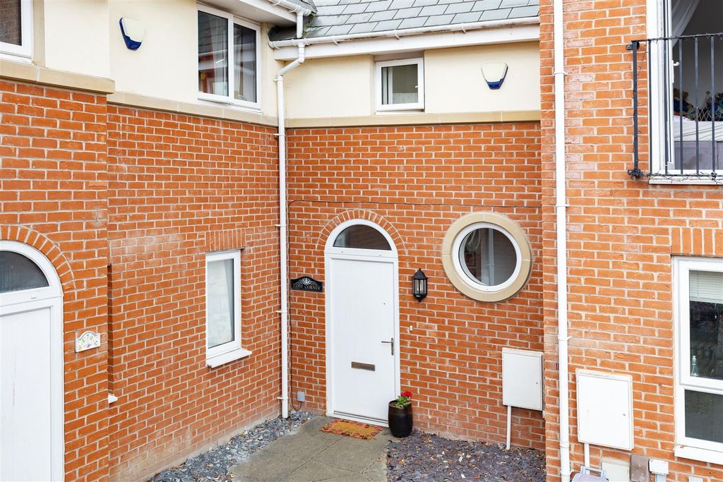 Property photo 1 of 16 Front External