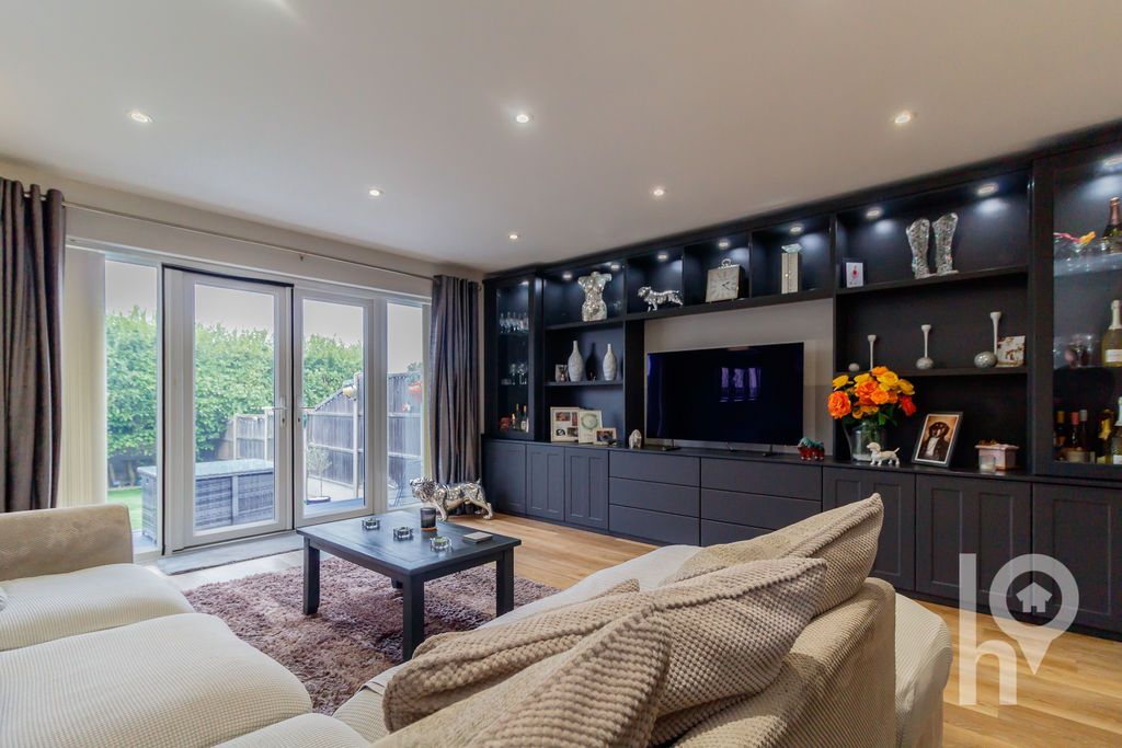 Property photo 1 of 11 Photo 11