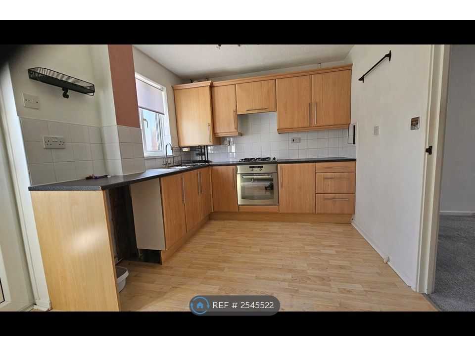 Property photo 1 of 16 Fully Fitted Modern Kitchen