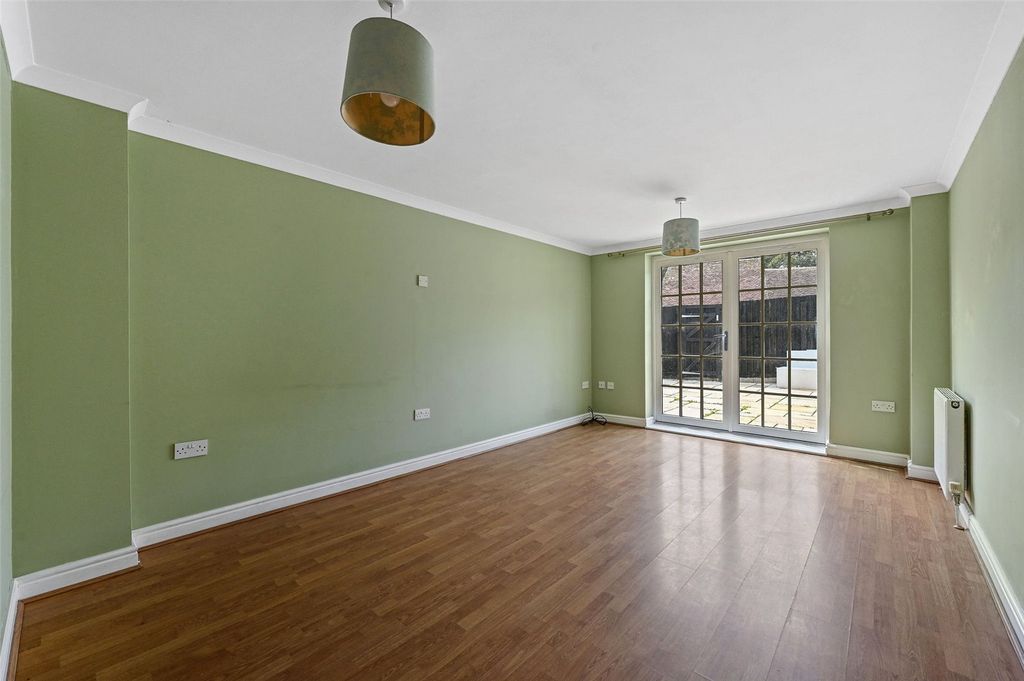 Property photo 3 of 22 Picture No. 02
