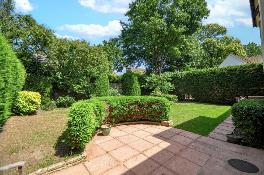 Property photo 2 of 18 Garden.Jpg
