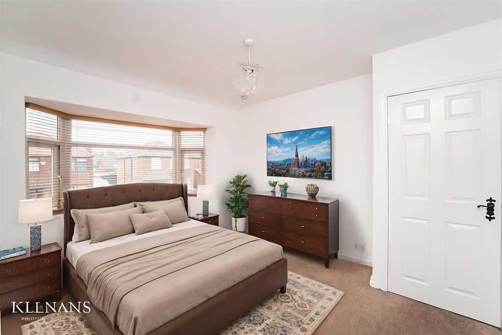 Property photo 3 of 31 Dsc03978 - Bedroom - Standard - 2.Jpg