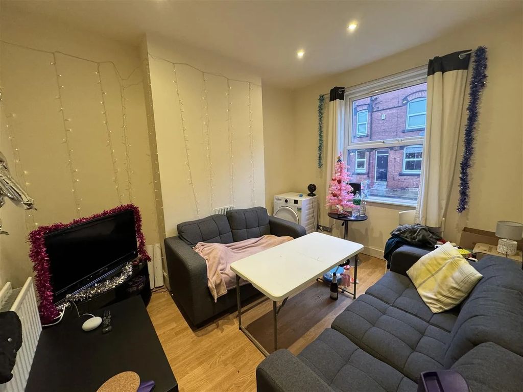Property photo 2 of 9 Cozy Social Space With Comfortable Grey Sofas...