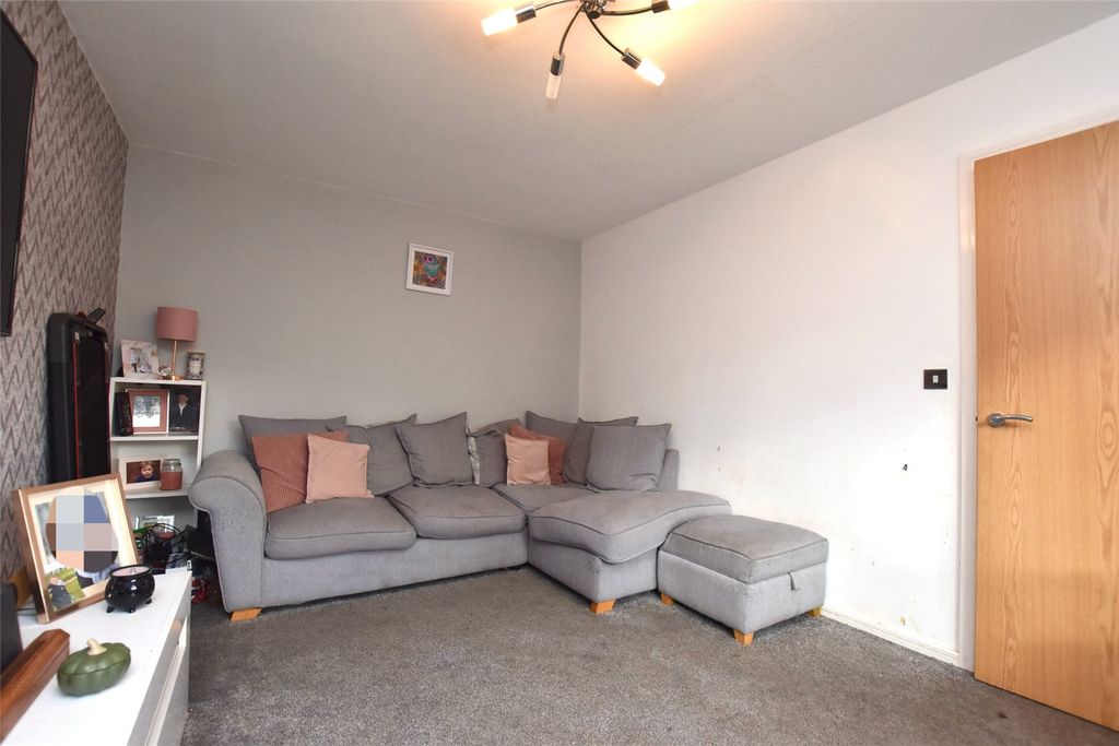 Property photo 2 of 14 Lounge