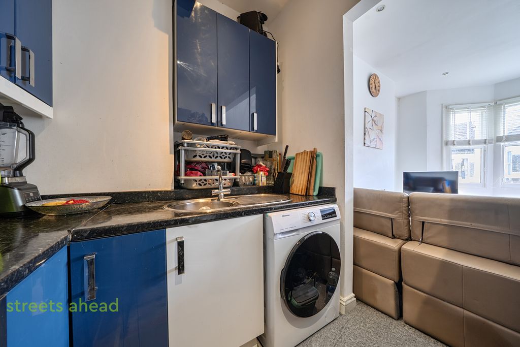 Property photo 3 of 9 03328018-26F1-4Ef...