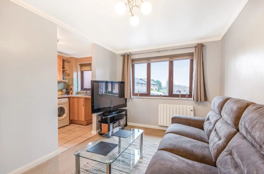 Property photo 2 of 8 Ewemove Harrogate Living Area