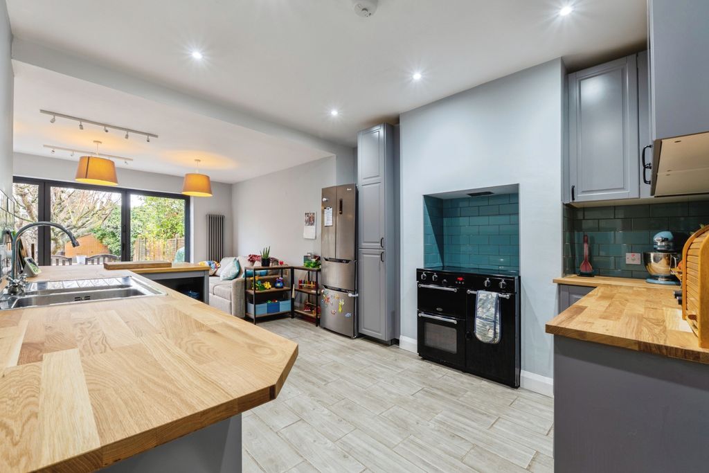 Property photo 2 of 17