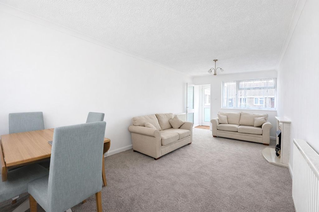 Property photo 3 of 12 Sitting Diner.Png