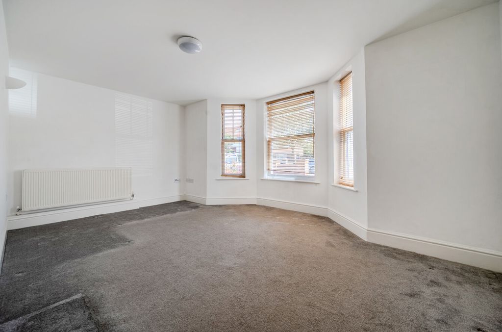 Property photo 2 of 15 1463002-9-6A04765...