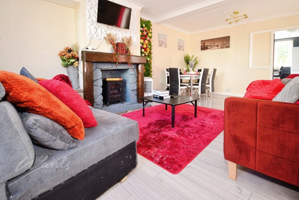 Property photo 3 of 12 Woodstock Lounge 1