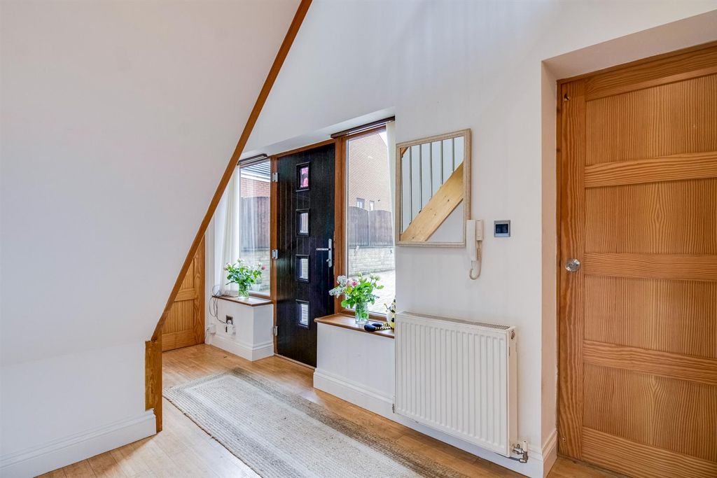 Property photo 3 of 29
