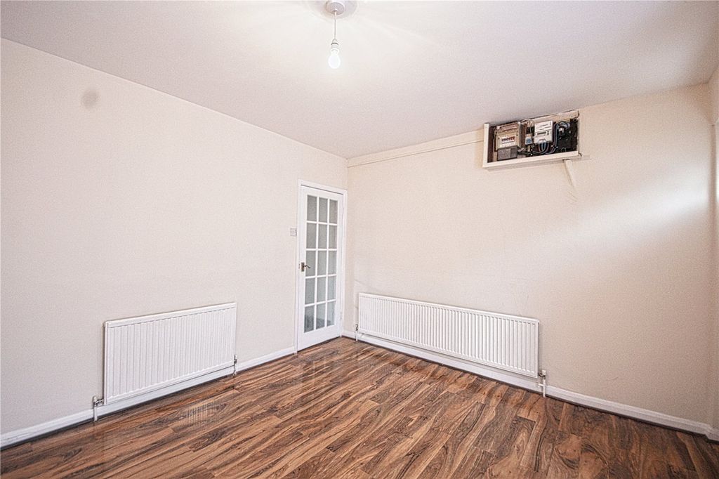 Property photo 3 of 18 Picture No. 02